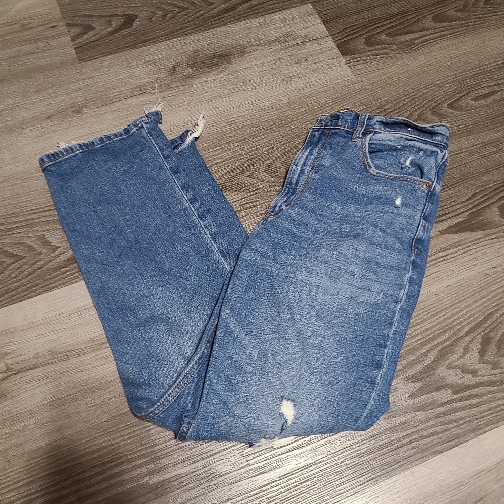 Abercrombie Ankle Straight Ultra High Rise Jean Size 28 Or 6 Medium Wash